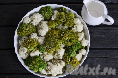 Влить сливки (или молоко).
