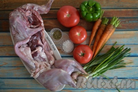 Подготовить необходимые ингредиенты для приготовления кролика в казане.