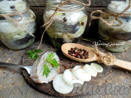 Уберите в холодильник на сутки. Через сутки рыба готова. Маринованный толстолобик в уксусе с луком получается очень вкусным, обязательно советую воспользоваться этим рецептом!
