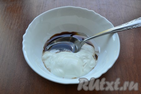 Добавить сметану.