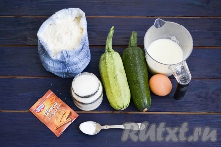 Подготовить необходимые ингредиенты для приготовления сладких оладий из кабачков