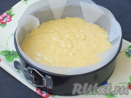 Залить ягоды оставшимся тестом.
