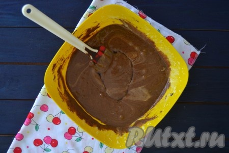 Влить растительное масло.