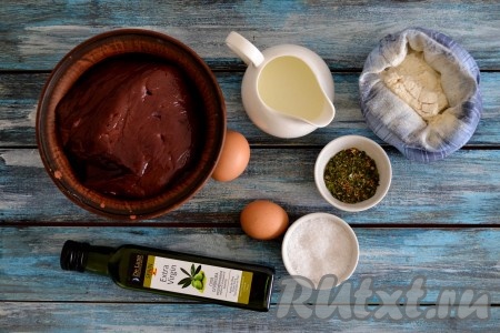 Подготовить необходимые ингредиенты для приготовления отбивных из говяжьей  печени в кляре. 