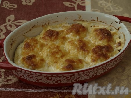 Поставить снова в духовку на 10-15 минут, пока тефтели зарумянятся.
