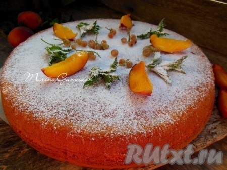 Шарлотка с персиками
