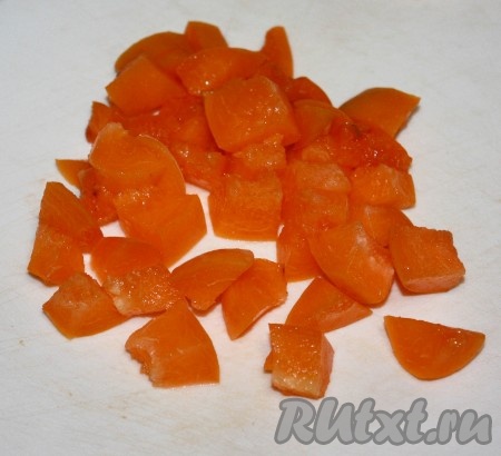 Фрукты вымыть, нарезать небольшими кусочками.
