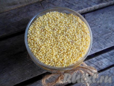Пшено переберите от темных зернышек.