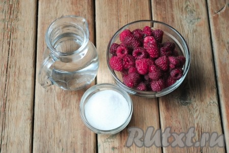 Подготовить необходимые ингредиенты для приготовления компота из малины на зиму на 1 литровую банку.