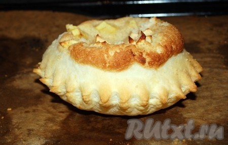 Вот так выглядят наши пирожные сразу из духовки.
