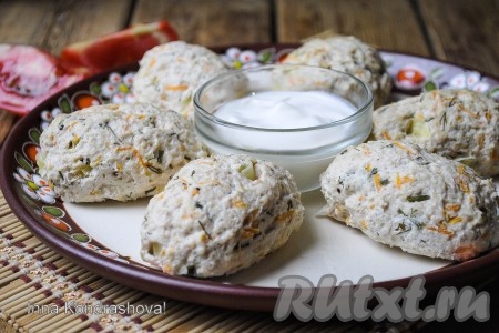 Вкусные и полезные котлеты из фарша индейки, приготовленные на пару, можно подавать к столу.
