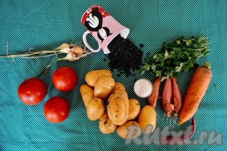 Подготовить необходимые ингредиенты для приготовления тушеной картошки с фасолью.