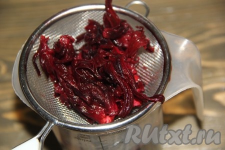 По истечении времени процедить каркаде.
