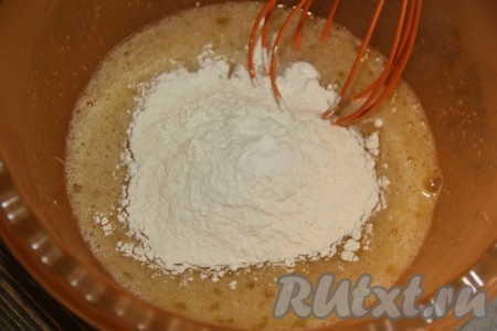 Затем добавить муку.