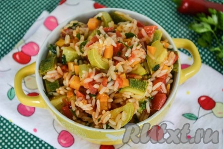Кабачки, тушеные с рисом и овощами