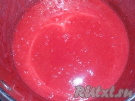 Полученное пюре снова перелить в кастрюлю.
