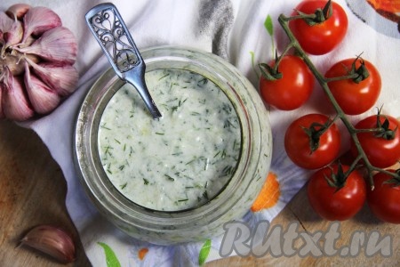Соус из йогурта с огурцом и чесноком