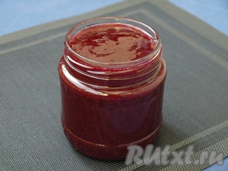 Перелить пюре в сухую стерильную баночку.

