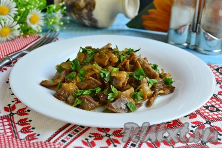 Куриные желудки, жареные с луком