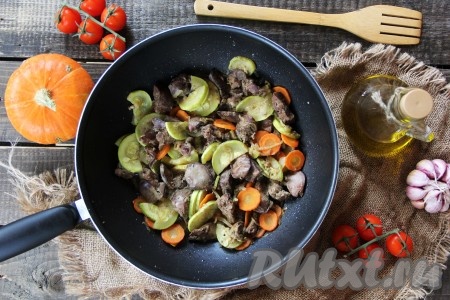 Рецепт куриной печени с кабачками