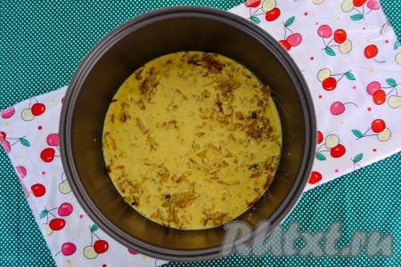 Залить оставшимся тестом.
