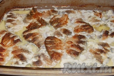 Затем достать из духовки нашу рыбку.
