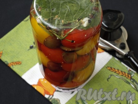 Проверить герметичность банки, перевернув её дном вверх. Затем укутать банку чем-то тёплым и оставить до полного остывания.
