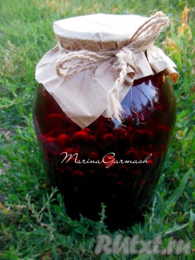 Обязательно приготовьте компот из чёрной смородины на зиму по этому рецепту, готовится он достаточно быстро и просто, а получается очень вкусным. Такой напиток в холодные зимние дни станет замечаетльной альтернативой напиткам, купленным в магазинах.