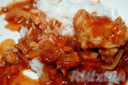 На гарнир можно отварить картофель, рис. Рыба в томате, приготовленная по этому рецепту, вкусна и в горячем, и в холодном виде.