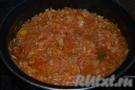 Кипящую массу раскладываем по простерилизованным банкам.
