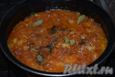 Варим заготовку "Завтрак туриста" до готовности риса (около 30-40 минут) на медленном огне. Кладем специи и соль по вкусу.
