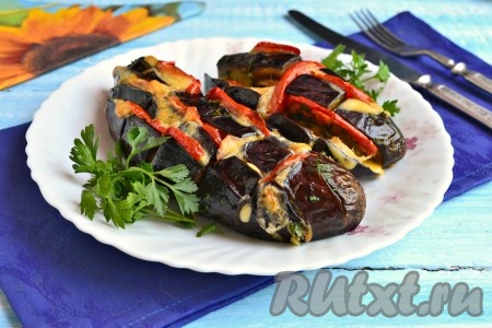 Баклажаны, фаршированные помидорами и сыром, в духовке