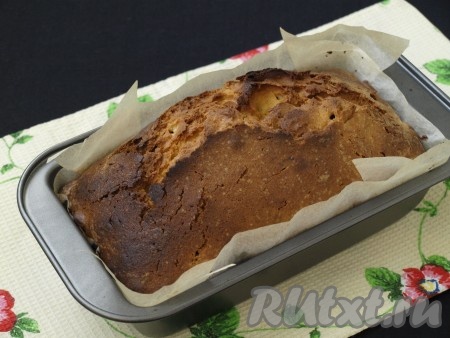 Духовку разогреть до 180 градусов и выпекать кекс 45-55 минут (до сухой лучины).
