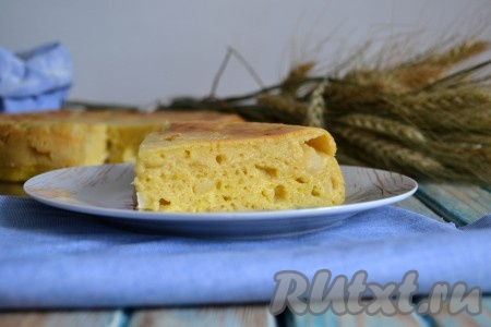 Вкусный, влажный и ароматный грушевый пирог готов. Его можно подавать к чаю, кофе или с чашечкой молока.
