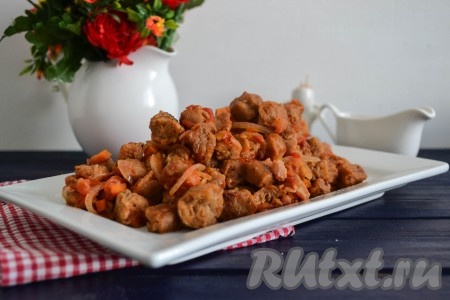 Аппетитное, нежное, сочное и очень вкусное соевое мясо можно подавать на стол.
