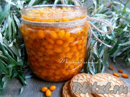 Всего из 300 грамм ягод у меня получилась поллитровая баночка облепихи с сахаром, приготовленной на зиму без варки.
