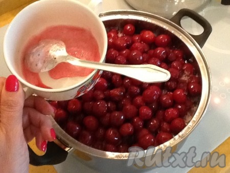 Варим 5-7 минут с момента закипания, по мере необходимости, снимая пену.
