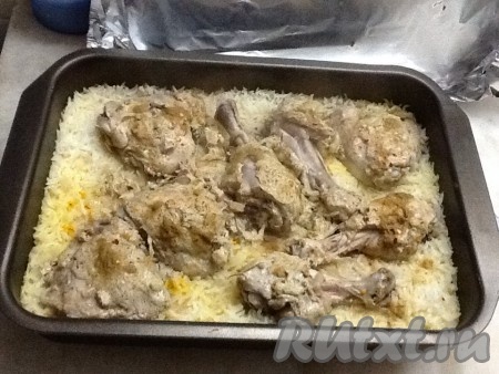 Через 45 минут достаём нашу курицу Барьяни из духовки, снимаем фольгу и ставим ещё на 10-15 минут для подрумянивания.