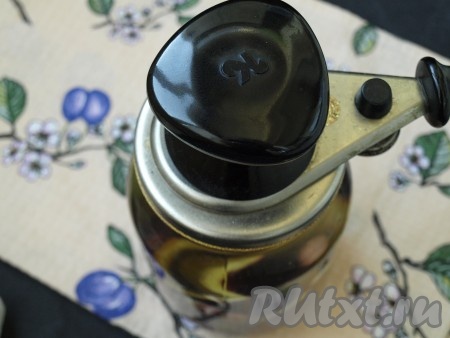 Закатать банки ключом до упора.
