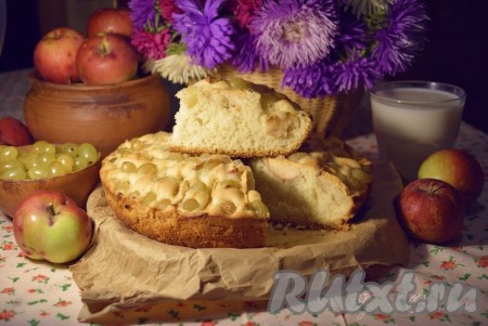 Готовый пирог достаем, охлаждаем и посыпаем ванильным сахаром.
