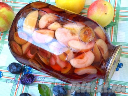 Рецепт компота из яблок и слив на зиму