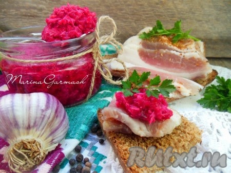 Хрен со свеклой, приготовленные на зиму по этому рецепту, - отличная заготовка, которая поможет разнообразить зимнее меню.
