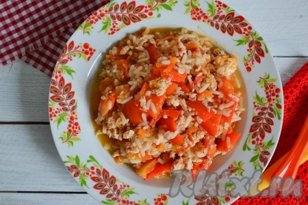 Перец, тушеный с фаршем и рисом