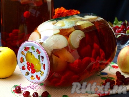 После остывания убрать 3-х литровую банку на хранение до зимы. Компот, приготовленный из кизила с косточками без стерилизации, может храниться при комнатной температуре. Этот кизиловый напиток станет вкусным, ароматным напоминанием о солнечных осенних деньках. И, что немаловажно, этот компот насытит организм витаминами, ведь кизил - очень полезная ягода!