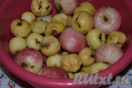 Ранетки при&nbsp; смене температур могут немного сморщиться, но не переживайте, они опять восстановят свои контуры при варке в сиропе.
