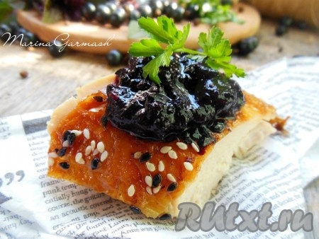 Всего пару минут и у вас есть вкусный и полезный соус из черной смородины к мясу.
