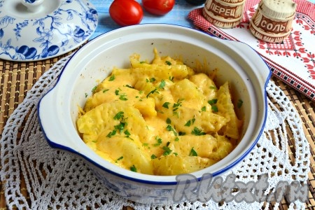 Картошка, запеченная в духовке под сыром
