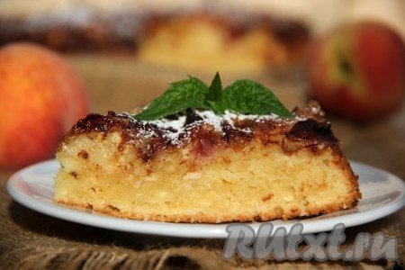 Пирог с свежими персиками и творогом