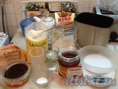 Подготовить необходимые продукты для приготовления Бородинского хлеба в хлебопечке.