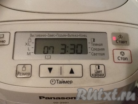 Включаем хлебопечку, ставим программу "Ржаной" - у меня это 3 часа 30 минут. Нажимаем кнопку "Старт".